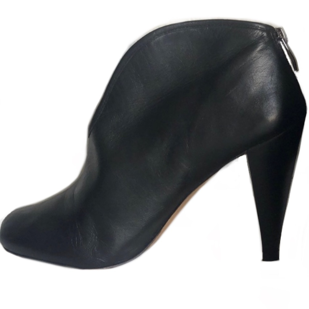 Vince Camuto Ekcanna ankle booties